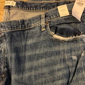 Abercrombie & Fitch High Rise Mom Jean size 37/24R